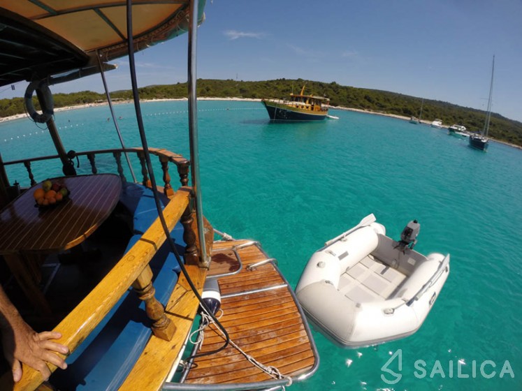 Classic Adria Yacht Tiho - Yacht Charter Sailica