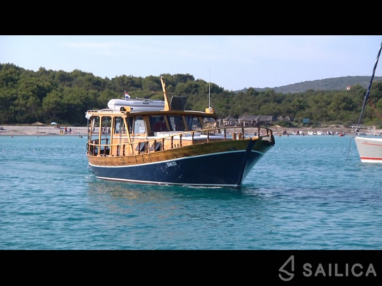 Classic Adria Yacht Tiho - Yacht Charter Sailica