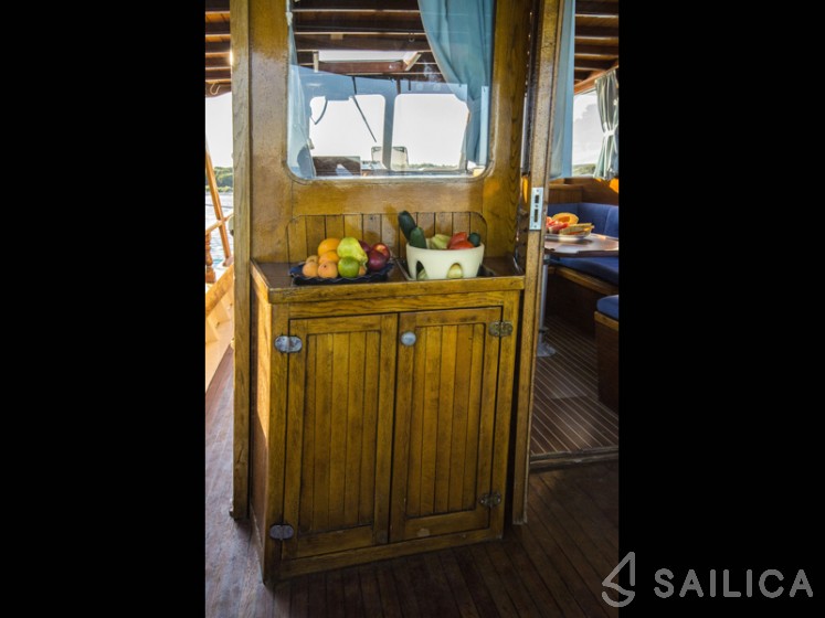 Classic Adria Yacht Tiho - Yacht Charter Sailica