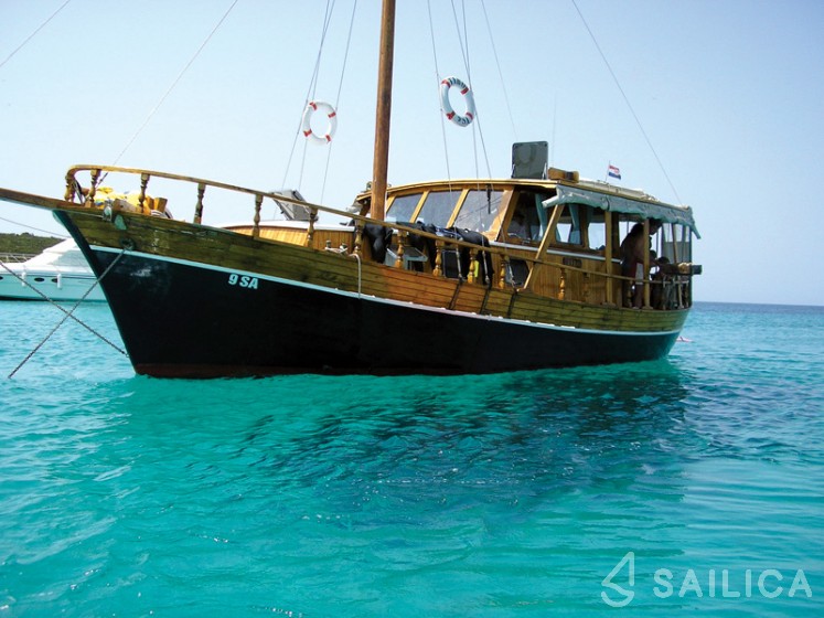 Classic Adria Yacht Tiho - Yacht Charter Sailica