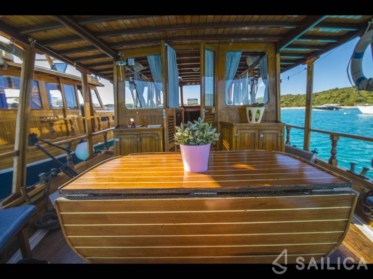 Classic Adria Yacht Tiho - Yacht Charter Sailica