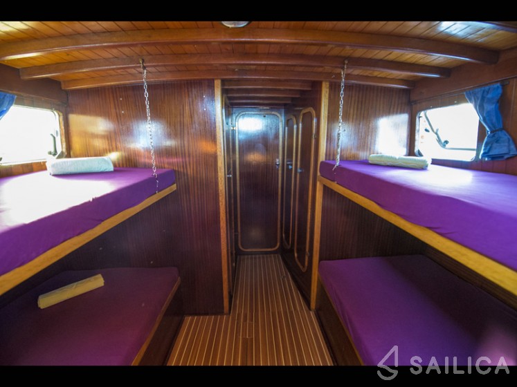 Classic Adria Yacht Tiho - Yacht Charter Sailica