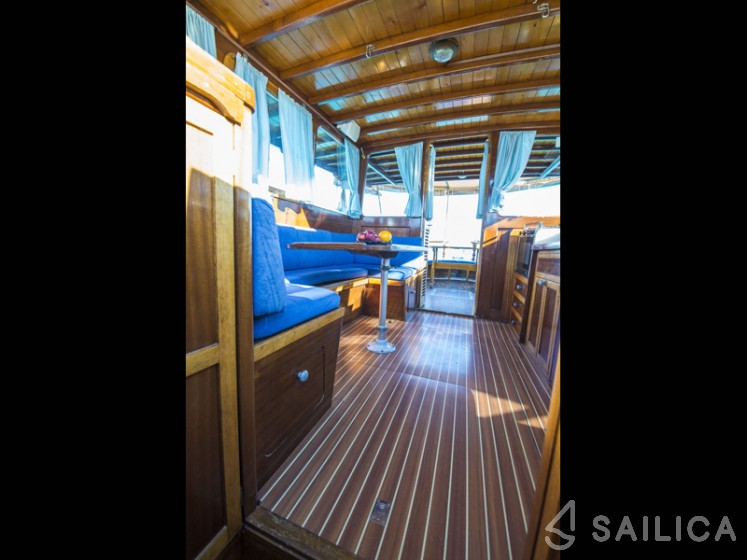 Classic Adria Yacht Tiho - Yacht Charter Sailica
