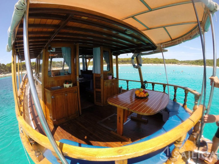 Classic Adria Yacht Tiho - Yacht Charter Sailica