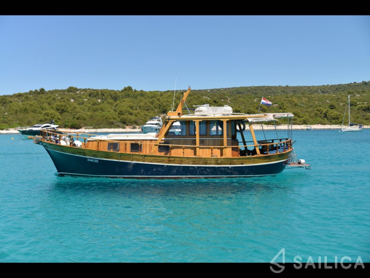 Classic Adria Yacht Tiho - Yacht Charter Sailica