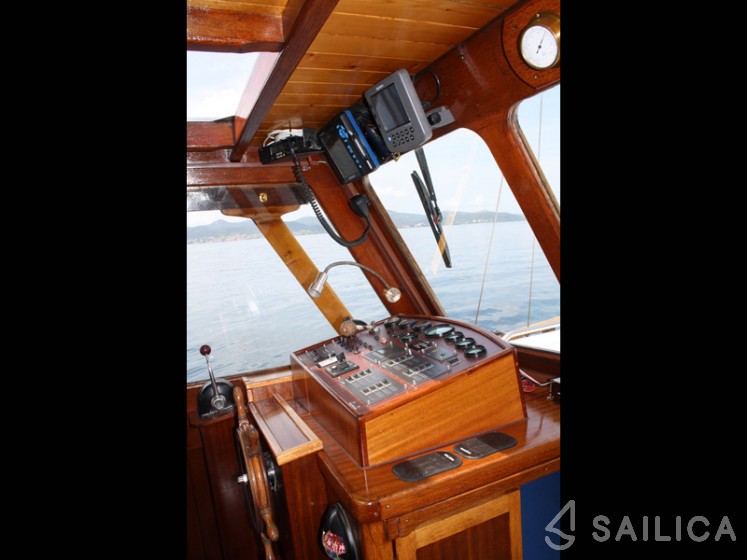 Classic Adria Yacht Tiho - Yacht Charter Sailica