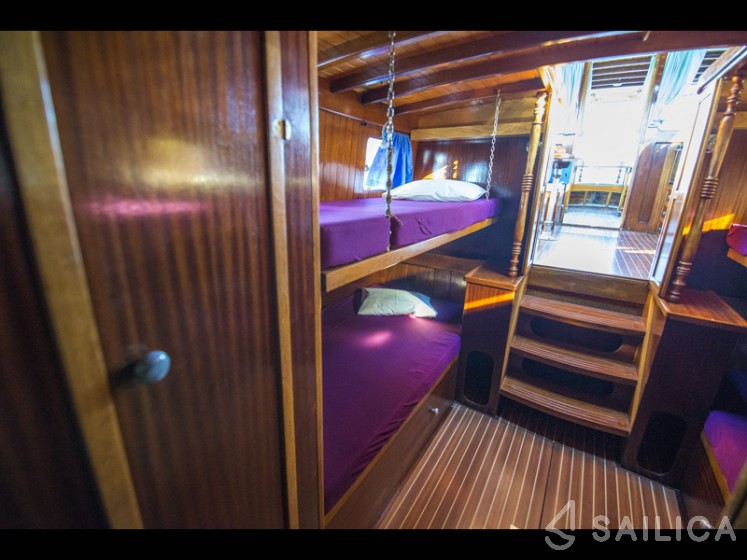 Classic Adria Yacht Tiho - Yacht Charter Sailica