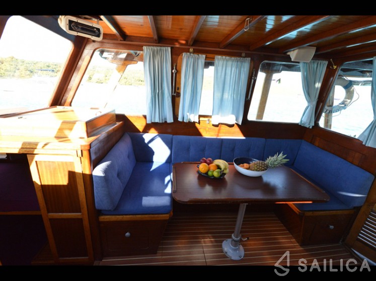 Classic Adria Yacht Tiho - Yacht Charter Sailica