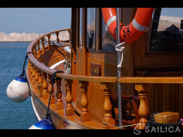 Classic Adria Yacht Luka - Yacht Charter Sailica