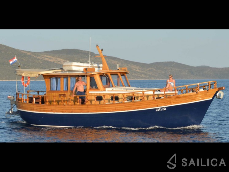 Classic Adria Yacht Luka - Yacht Charter Sailica