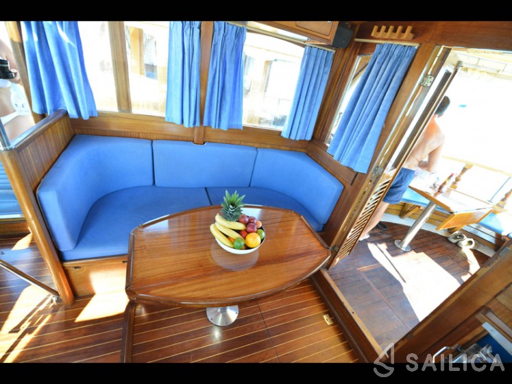 Classic Adria Yacht Luka - Yacht Charter Sailica