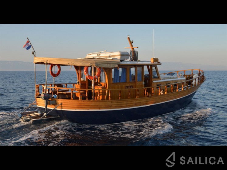 Classic Adria Yacht Luka - Yacht Charter Sailica