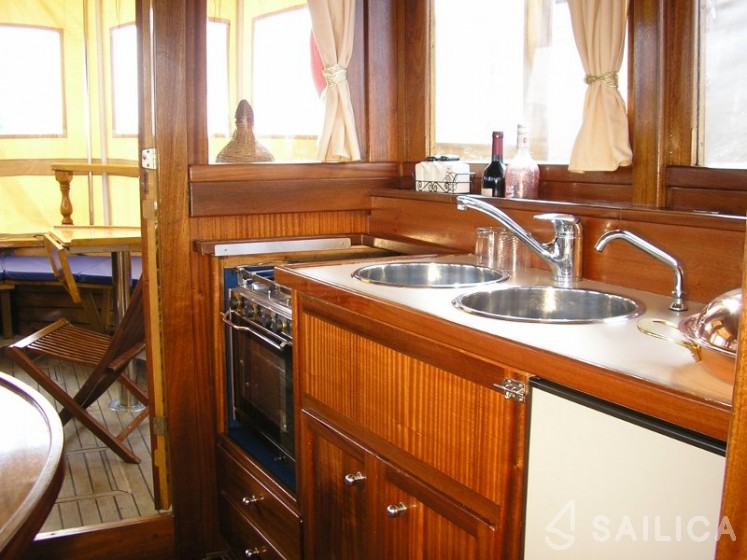 Classic Adria Yacht Luka - Yacht Charter Sailica