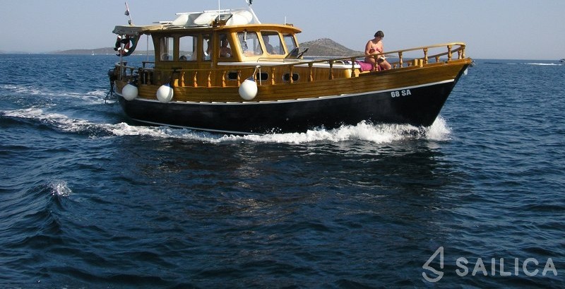 Classic Adria Yacht Luka - Yacht Charter Sailica
