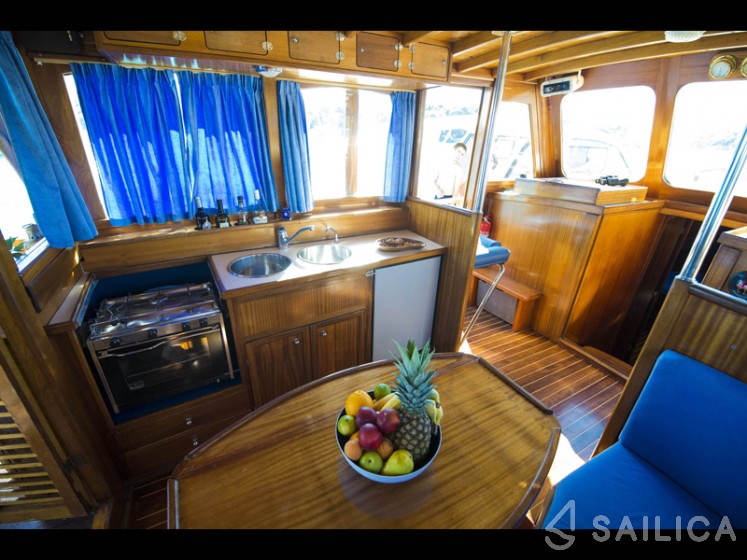 Classic Adria Yacht Luka - Yacht Charter Sailica