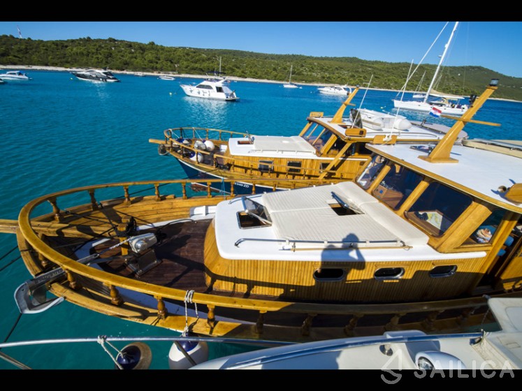 Classic Adria Yacht Luka - Yacht Charter Sailica