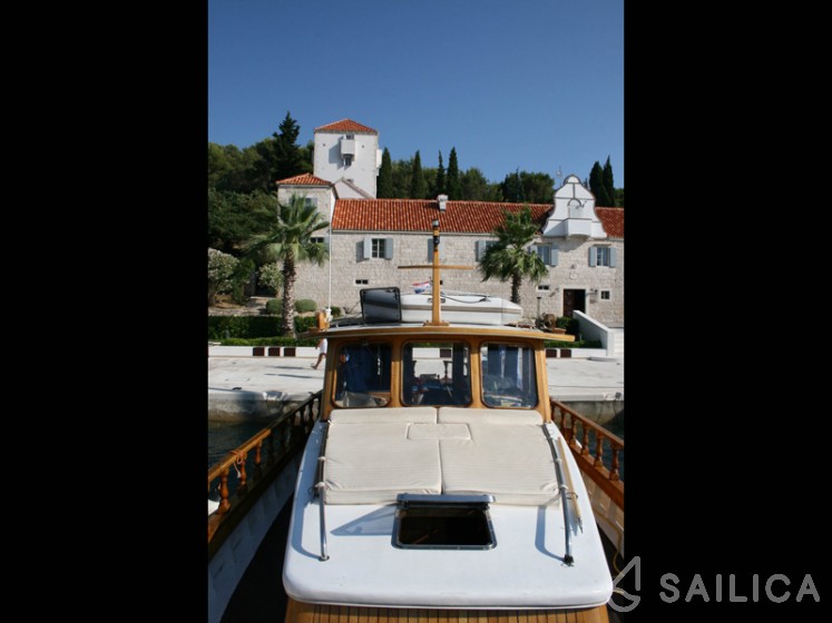 Classic Adria Yacht Luka - Yacht Charter Sailica