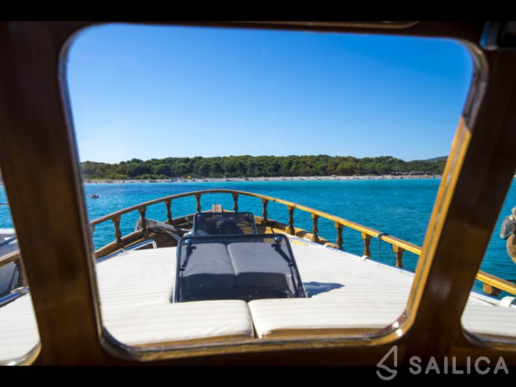 Classic Adria Yacht Luka - Yacht Charter Sailica