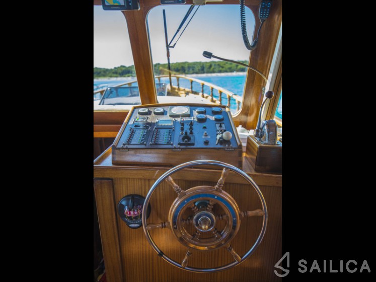 Classic Adria Yacht Luka - Yacht Charter Sailica