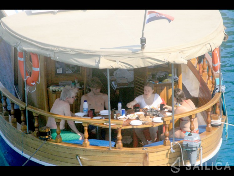 Classic Adria Yacht Luka - Yacht Charter Sailica