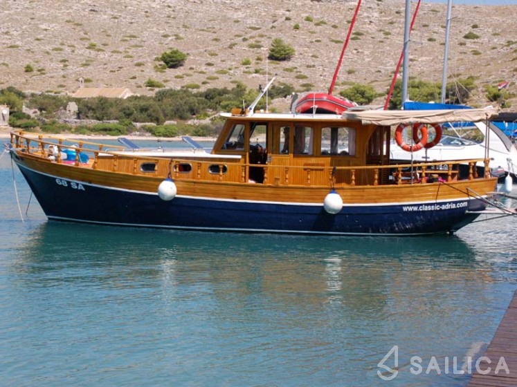 Classic Adria Yacht Luka - Yacht Charter Sailica