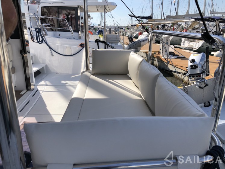 Bali 4.1 - Yacht Charter Sailica