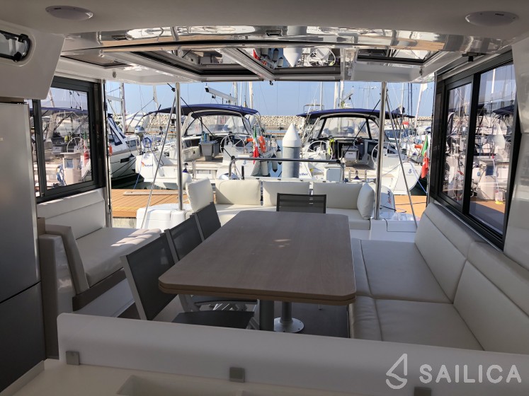 Bali 4.1 - Yacht Charter Sailica
