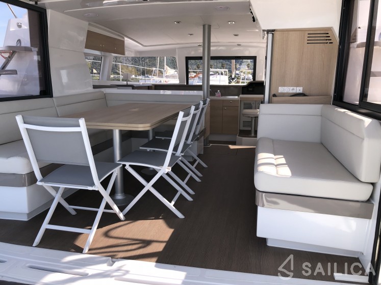 Bali 4.1 - Yacht Charter Sailica