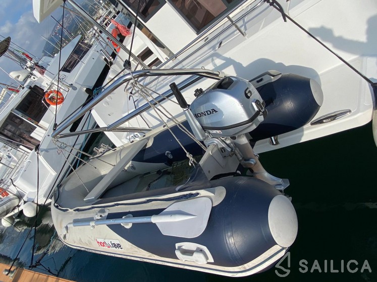 Bali 4.1 - Yacht Charter Sailica