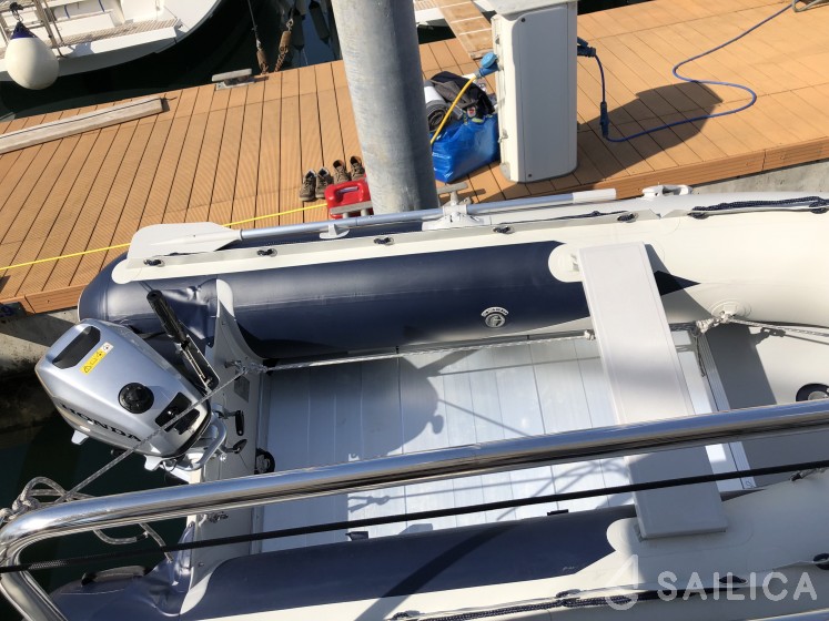 Bali 4.1 - Yacht Charter Sailica