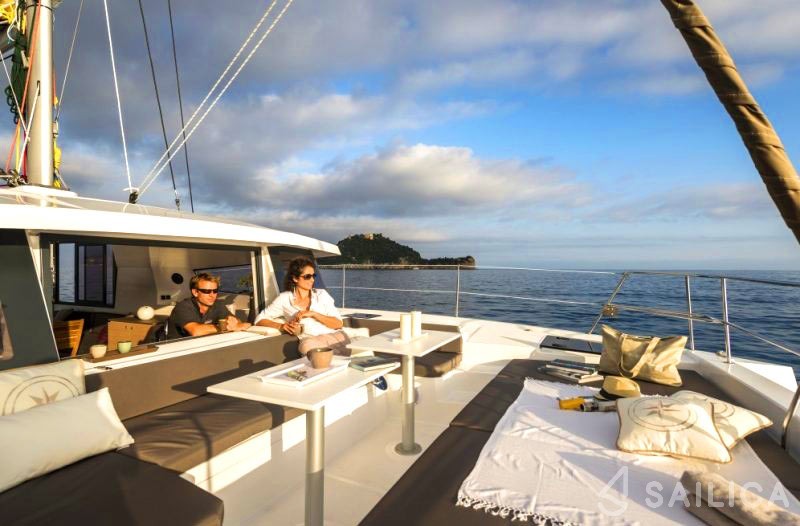 Bali 4.1 - Yacht Charter Sailica