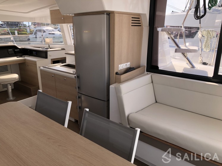 Bali 4.1 - Yacht Charter Sailica