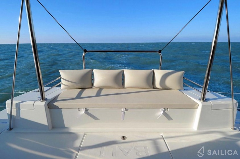 Bali 4.1 - Yacht Charter Sailica