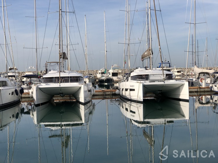 Bali 4.1 - Yacht Charter Sailica