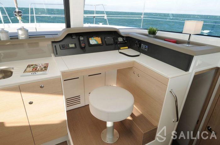 Bali 4.1 - Yacht Charter Sailica