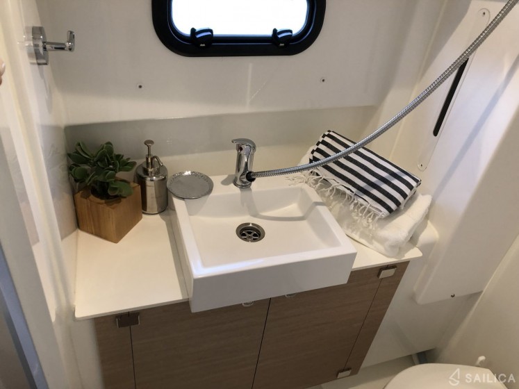 Bali 4.1 - Yacht Charter Sailica