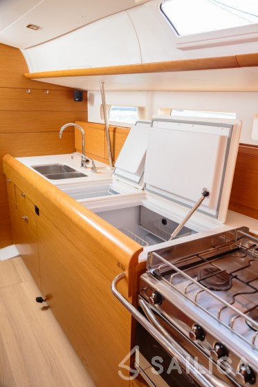 Sun Odyssey 519 - Yacht Charter Sailica