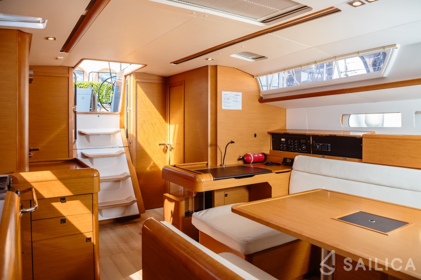 Sun Odyssey 519 - Yacht Charter Sailica