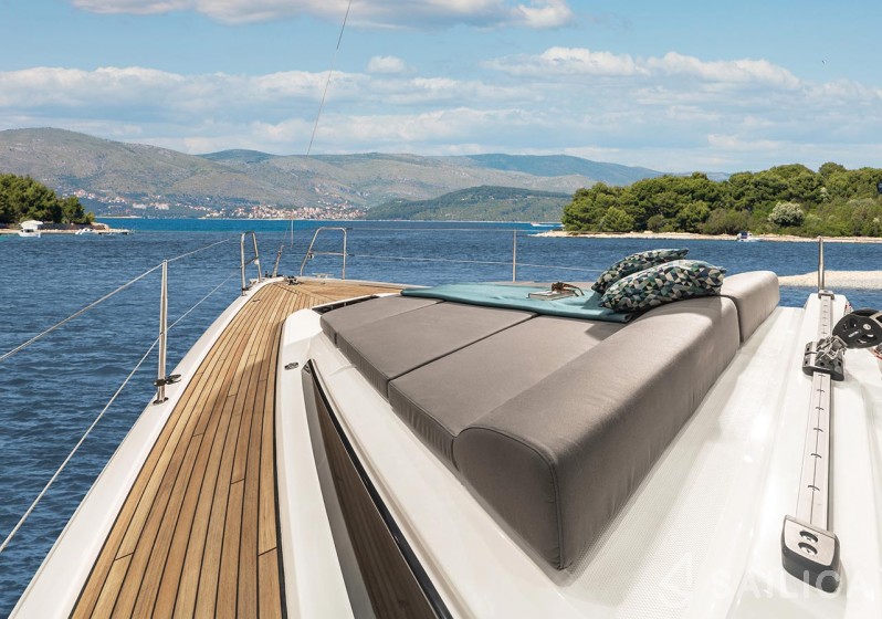 Bavaria C42 - Yacht Charter Sailica