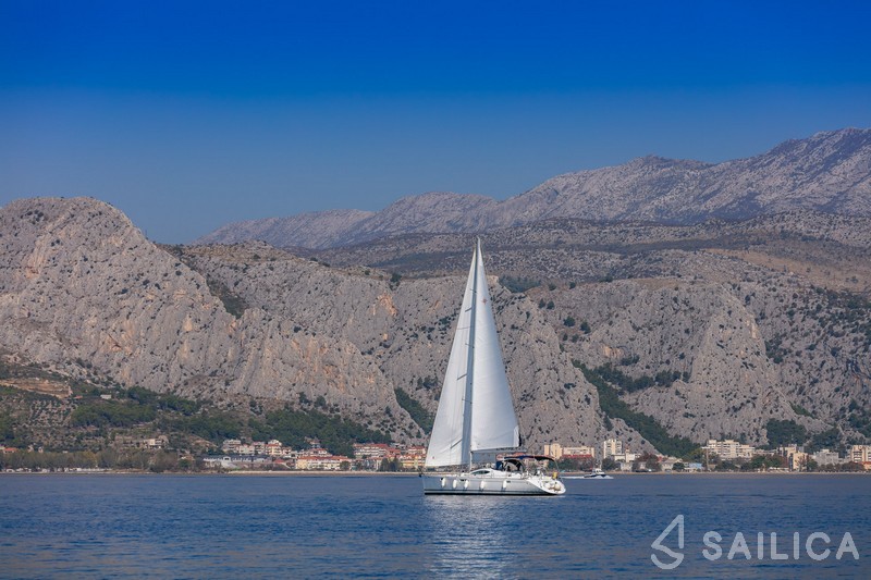 Sun Odyssey 54DS - Yacht Charter Sailica