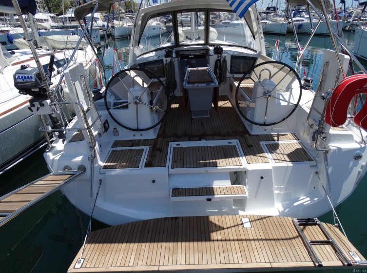 Oceanis 41.1 - Yacht Charter Sailica
