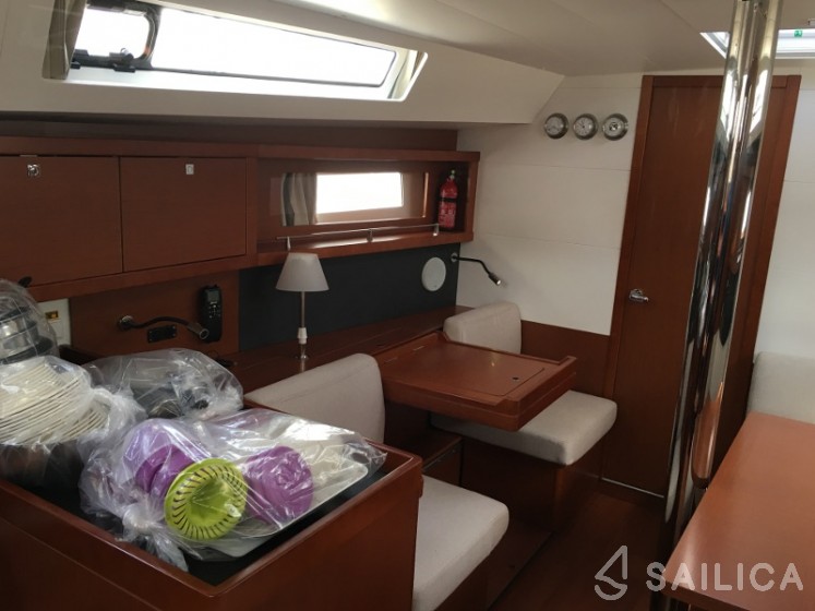 Oceanis 41 - Yacht Charter Sailica