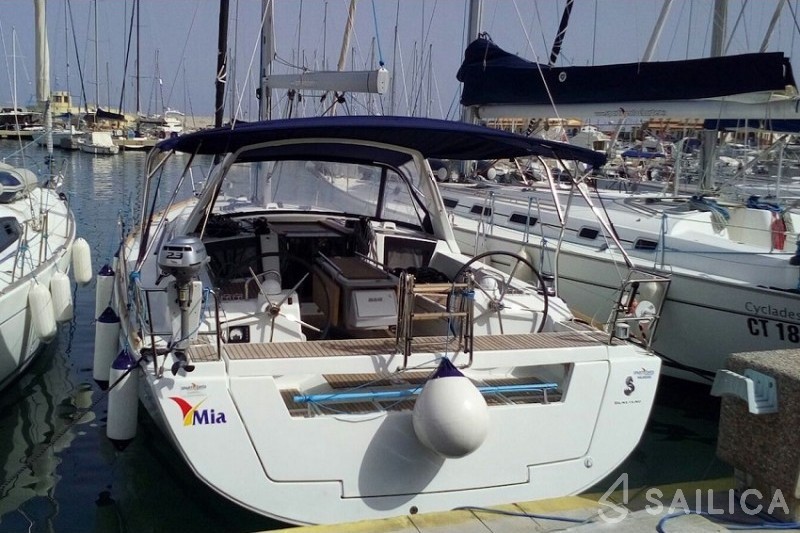 Oceanis 41 - Yacht Charter Sailica