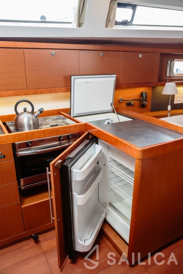 Oceanis 41 - Yacht Charter Sailica