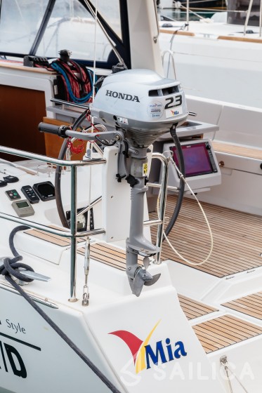 Oceanis 41 - Yacht Charter Sailica