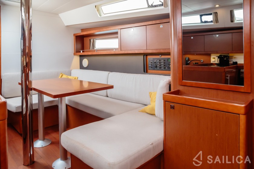 Oceanis 41 - Yacht Charter Sailica