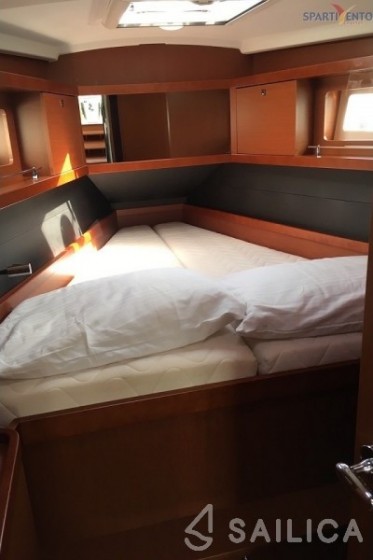 Oceanis 41 - Yacht Charter Sailica