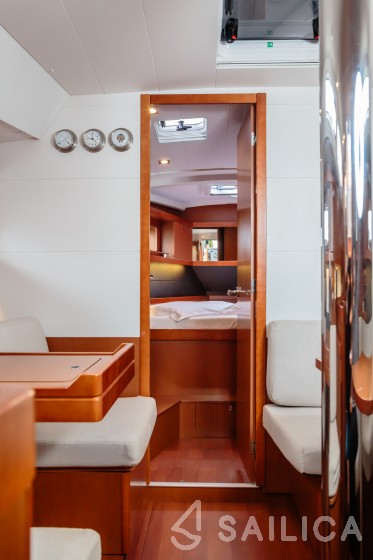 Oceanis 41 - Yacht Charter Sailica