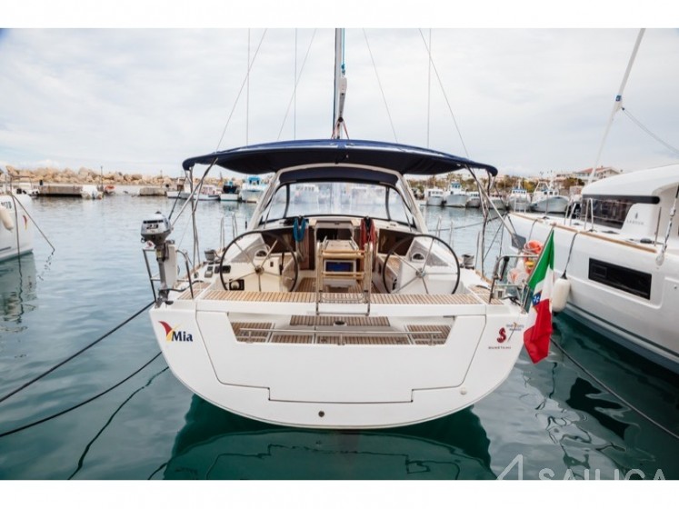 Oceanis 41 - Yacht Charter Sailica