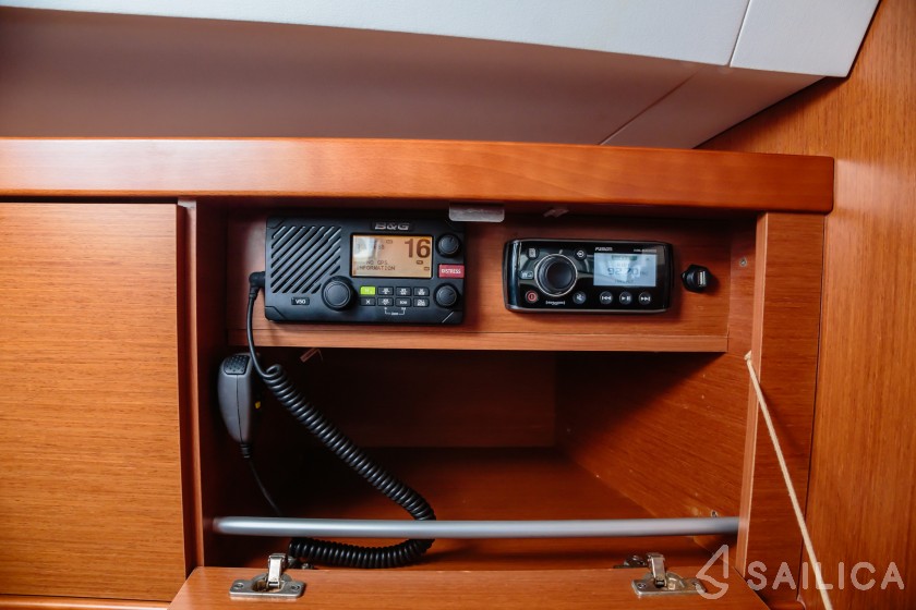 Oceanis 41 - Yacht Charter Sailica